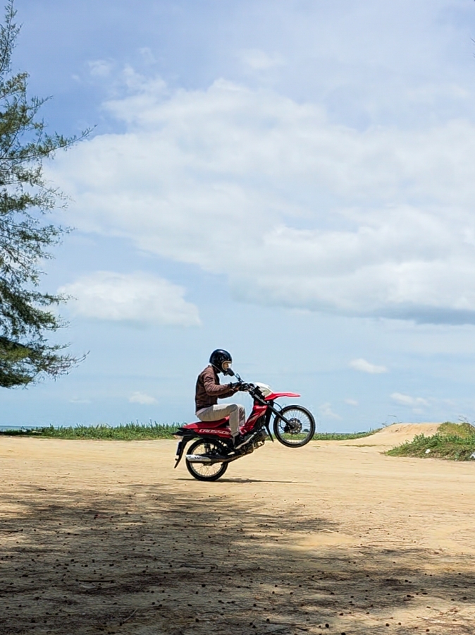 Suzuki Suzuki Raider J Crossover พาเที่ยว นครศรีธรรมราช