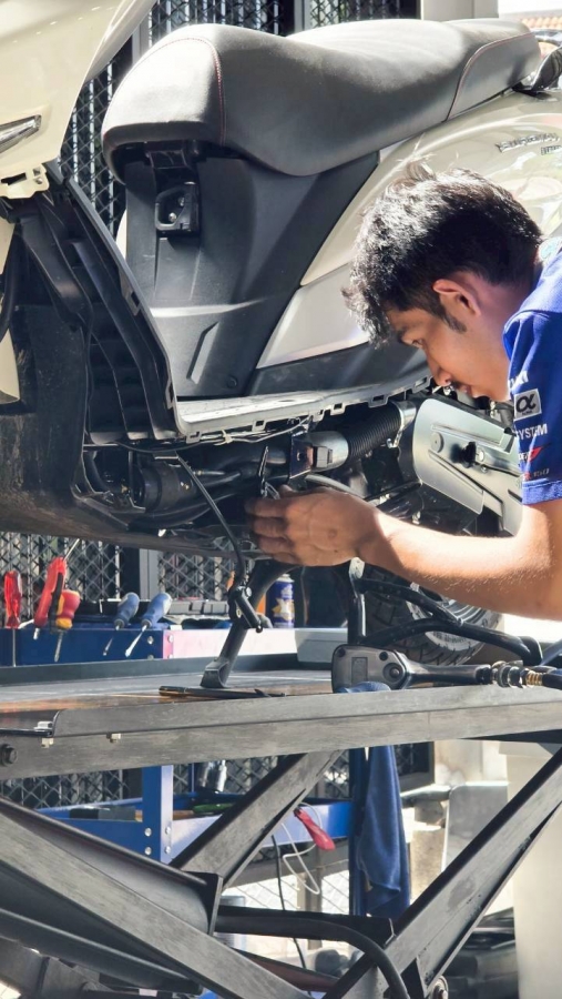 Suzuki บริการซ่อมมอเตอร์ไซค์ เปลี่ยนถ่ายน้ำมันเครื่อง เช็คระยะทุกรุ่น ทุกยี่ห้อ