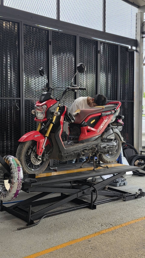 Suzuki บริการซ่อมมอเตอร์ไซค์ เปลี่ยนถ่ายน้ำมันเครื่อง เช็คระยะทุกรุ่น ทุกยี่ห้อ
