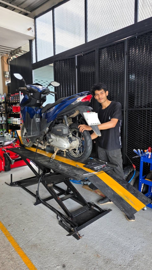 Suzuki บริการซ่อมมอเตอร์ไซค์ เปลี่ยนถ่ายน้ำมันเครื่อง เช็คระยะทุกรุ่น ทุกยี่ห้อ