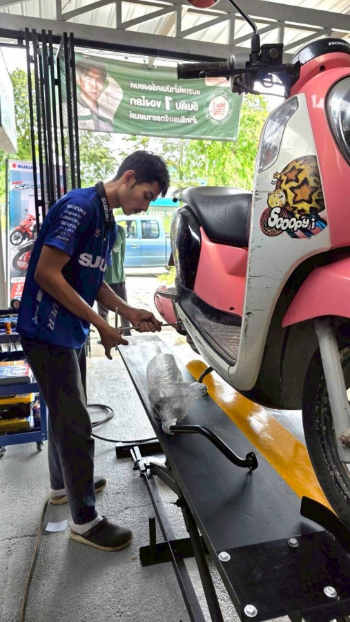 Suzuki บริการซ่อมมอเตอร์ไซค์ เปลี่ยนถ่ายน้ำมันเครื่อง เช็คระยะทุกรุ่น ทุกยี่ห้อ