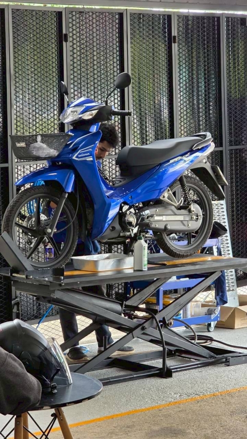 Suzuki บริการซ่อมมอเตอร์ไซค์ เปลี่ยนถ่ายน้ำมันเครื่อง เช็คระยะทุกรุ่น ทุกยี่ห้อ