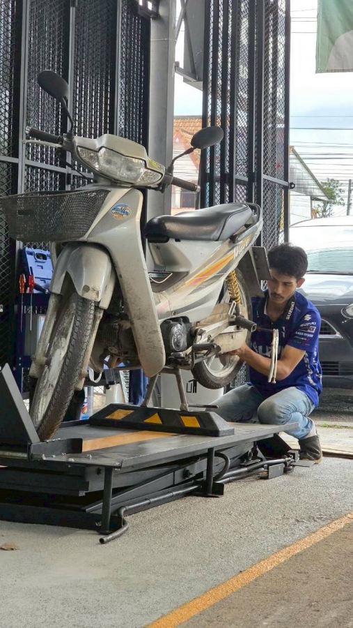 Suzuki บริการซ่อมมอเตอร์ไซค์ เปลี่ยนถ่ายน้ำมันเครื่อง เช็คระยะทุกรุ่น ทุกยี่ห้อ